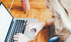 Attention aux arnaques en ligne lors de la recherche d'un logement étudiant (illustration). (Pixabay / janeb13)