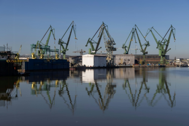 Des grues du chantier naval de Gdansk, le 6 mars 2026 ( AFP / Wojtek RADWANSKI )