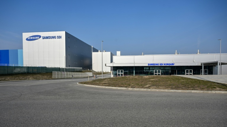 Une usine de batteries pour véhicules électriques du géant sud-coréen Samsung à Göd, à environ 25 km au nord de la capitale hongroise Budapest, le 3 mars 2026 ( AFP / Attila KISBENEDEK )