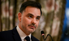 Le ministre français délégué au Commerce extérieur, Laurent Saint-Martin, le 27 juin 2025 à Buenos Aires  ( AFP / LUIS ROBAYO )