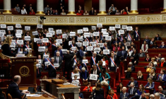 Vote de défiance sur la réforme des retraites à l'Assemblée nationale à Paris