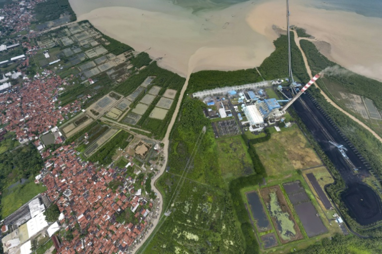 Vue aérienne, prise le 28 janvier 2026, de la centrale à charbon Cirebon-1 à Cirebon, en Indonésie ( AFP / BAY ISMOYO )