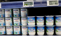 Des produits laitiers dans un supermarché à Nice