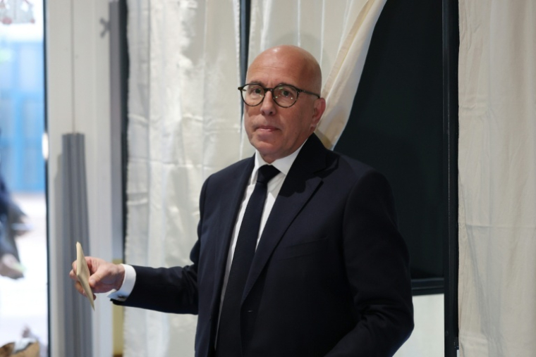 Éric Ciotti, candidat UDR-RN  à la mairie de Nice vote au premier tour des élections municipales, le 15 mars 2026 à Nice  ( AFP / Valery HACHE )