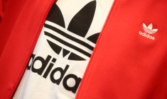 ADIDAS ABAISSE SES PRÉVISIONS POUR 2021