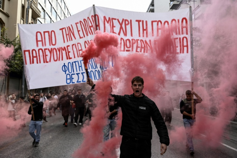 Manifestation contre le coût élevé de la vie à Thessalonique, en Grèce, le 21 octobre 2026 ( AFP / SAKIS MITROLIDIS )