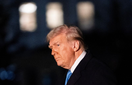 Le président américain Donald Trump arrive à la Maison Blanche