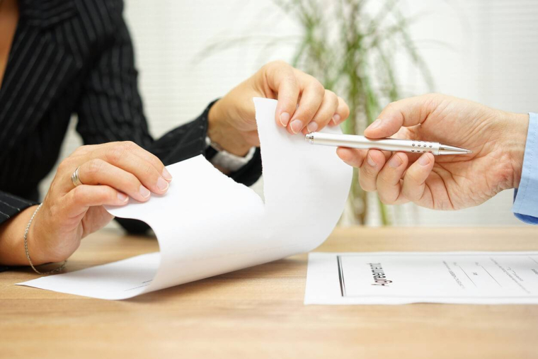 Résilier un abonnement : quand les frais sont-ils légaux et comment les contester ? / iStock.com - BernardaSv