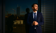 Le maire écologiste de Lyon, Grégory Doucet, le 29 janvier 2026 à Lyon ( AFP / OLIVIER CHASSIGNOLE )