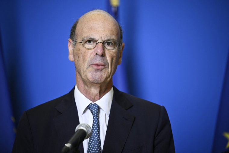 Eric Lombard, à Paris, le 26 juin 2025 ( AFP / JULIEN DE ROSA )