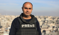 Youssef Hassouna, journaliste vidéo de l'AFP, photographié ici en janvier 2024, explique que sa principale difficulté est d'accéder à la nourriture pour lui et sa famille ( AFP / Mahmud Hams )