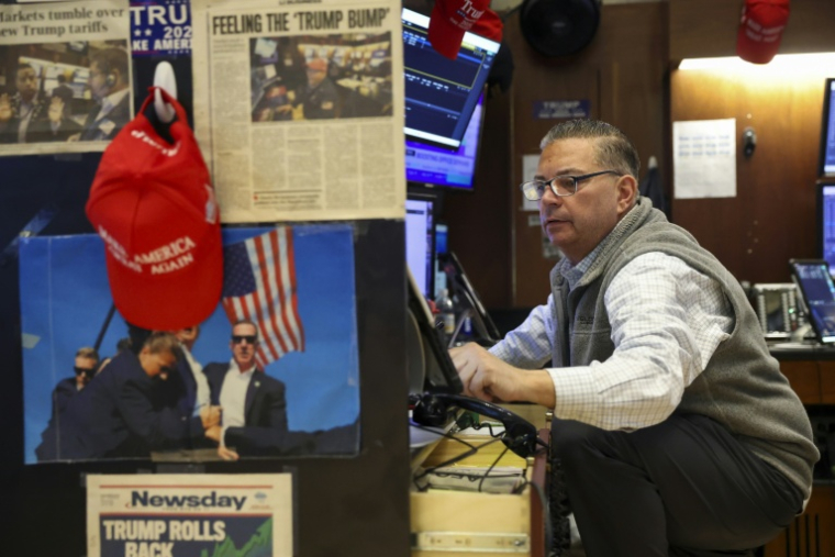 Un opérateur à la Bourse de New York le 22 avril 2026 ( AFP / ANGELA WEISS )