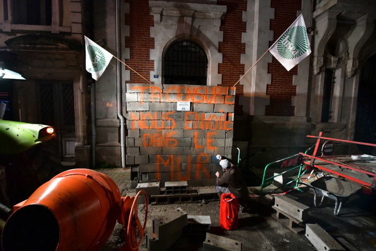 La permanence murée de François Hollande à Tulle, le 6 décembre 2024. ( AFP / PASCAL LACHENAUD )