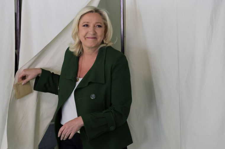 LE RN SE DIT "PREMIER OPPOSANT", MARINE LE PEN ABANDONNE LA PRÉSIDENCE DU PARTI