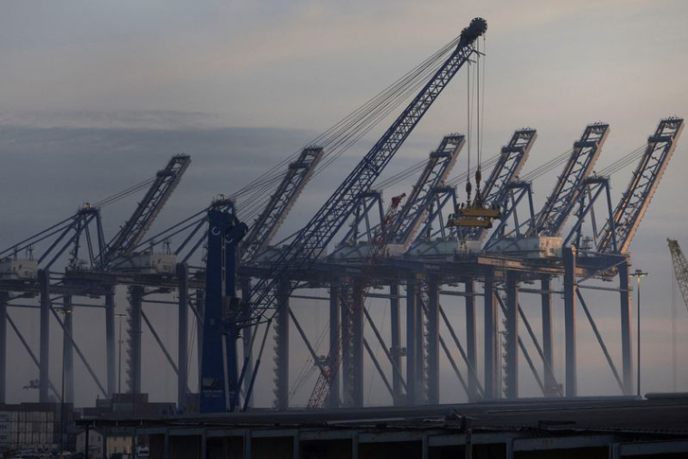 Grues à conteneurs dans le port de Savannah à Savannah, Géorgie, États-Unis.
