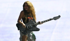 La popstar colombienne Shakira lors d'une répétition sur la plage de Copacabana, à Rio, le 1er mai 2026 ( AFP / Mauro PIMENTEL )