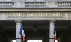 Le Conseil constitutionnel a déclaré "contraire à la Constitution" une partie d'un texte voté en 2025 au Parlement supprimant dans certains cas les frais bancaires de succession ( AFP / Martin LELIEVRE )