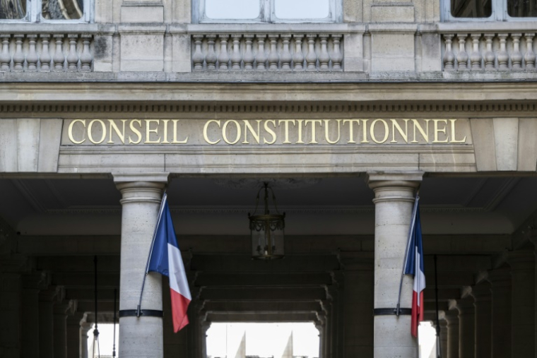 Le Conseil constitutionnel a déclaré "contraire à la Constitution" une partie d'un texte voté en 2025 au Parlement supprimant dans certains cas les frais bancaires de succession ( AFP / Martin LELIEVRE )