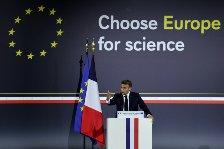Le président Emmanuel Macron lors de la conférence "Choose Europe for Science" à l'Université de la Sorbonne, le 5 mai 2025 à Paris ( POOL / Gonzalo Fuentes )