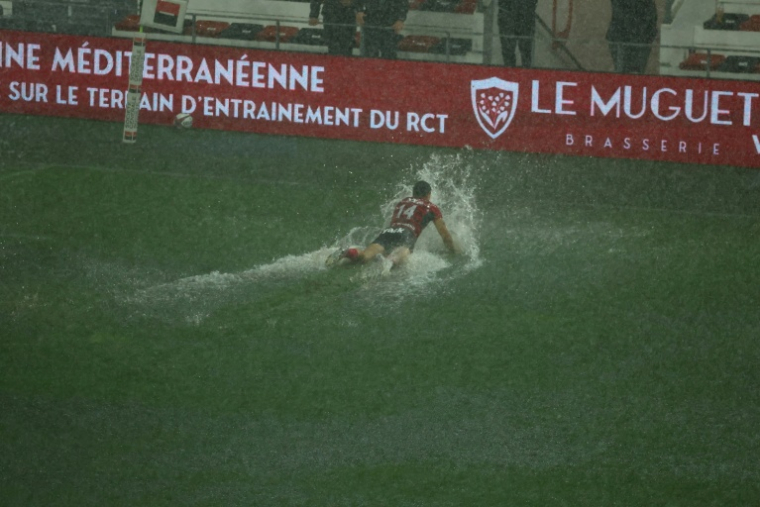 La rencontre de rugby en Top 14 Toulon-La Rochelle a dû être reportée le 21 septembre en raison de violents orages ( AFP / CLEMENT MAHOUDEAU )