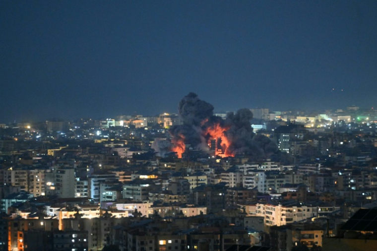 Frappe israélienne sur le siège de la chaîne de télévision libanaise Al-Manar, affiliée au Hezbollah, le 3 mars 2026 dans la banlieue sud de Beyrouth ( AFP / FADEL itani )