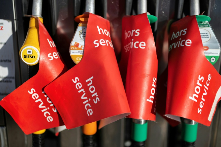 Pompe à essence en rupture de carburants dans une station TotalEnergies à Quimper (ouest de la France), le 23 septembre 2026 ( AFP / Fred TANNEAU )
