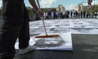 Oeuvre éphémère à Paris du chef Alléno et de l'artiste JR pour les co-victimes de la route