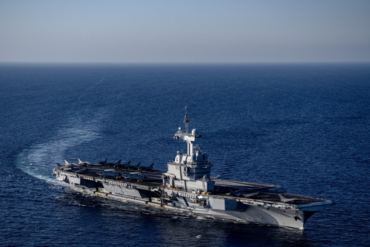 Le Charles de Gaulle au large de la Crète, le 27 avril 2026. (illustration) ( AFP / ANGELOS TZORTZINIS )