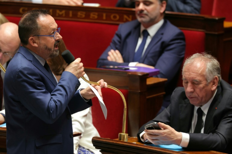 Le ministre de la Santé Yannick Neuder s'exprime à l'Assemblée le 30 avril 2025 à Paris ( AFP / Thomas SAMSON )