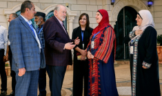 L'ambassadeur des États-Unis en Israël, Mike Huckabee, lors d'une visite à la communauté américano-palestinienne de Turmus Ayya, en Cisjordanie, le 5 septembre 2026 ( AFP / John Wessels )