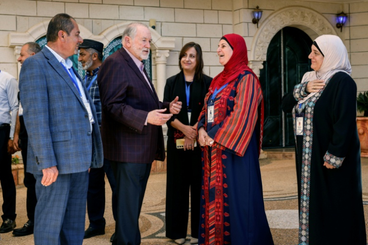 L'ambassadeur des États-Unis en Israël, Mike Huckabee, lors d'une visite à la communauté américano-palestinienne de Turmus Ayya, en Cisjordanie, le 5 septembre 2026 ( AFP / John Wessels )