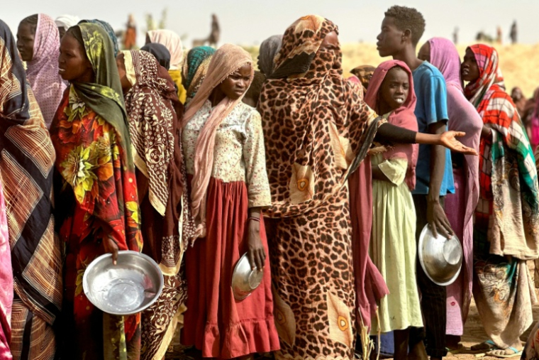 Des Soudanais déplacés à Tawila, au Darfour, après avoir fui le camp de Zamzam, près d'el-Facher, le 13 avril 2025 ( AFP / - )