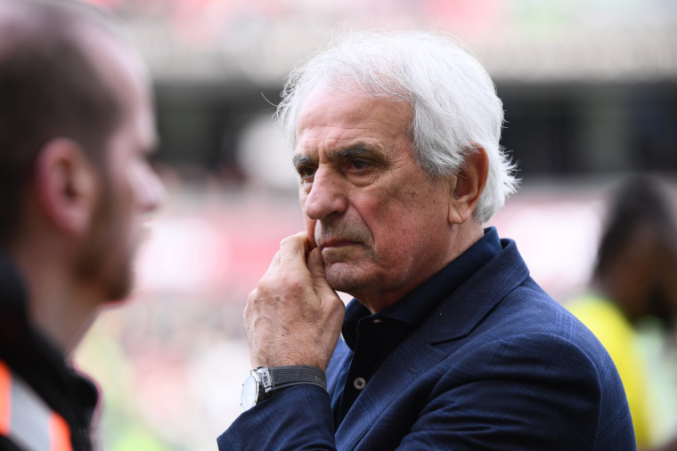 « Pour diriger un club, il faut être là» : Coach Vahid critique son président