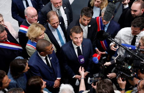 Le président français Emmanuel Macron lors de l'inauguration du Centre aquatique olympique (CAO), à Saint-Denis