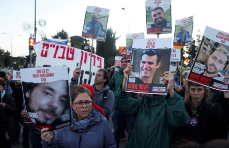 Des manifestants israéliens à Jérusalem, demandant la libération des otages détenus à Gaza