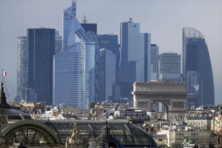 Vue générale de la ligne d'horizon du quartier d'affaires de La Défense
