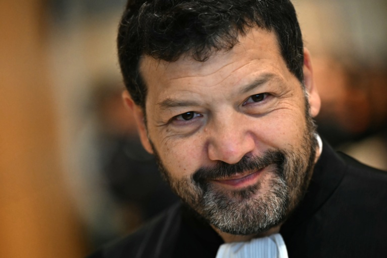 Arie Alimi, avocat de la famille Chouviat, à Paris le 26 octobre 2026 ( AFP / LOU BENOIST )