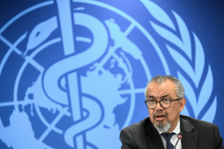 Le directeur général de l’Organisation mondiale de la santé (OMS), Tedros Adhanom Ghebreyesus, s’exprime lors d’une conférence de presse sur l’épidémie d’Ebola en République démocratique du Congo et en Ouganda, à Genève, le 20 mai 2026 ( AFP / Fabrice COFFRINI )