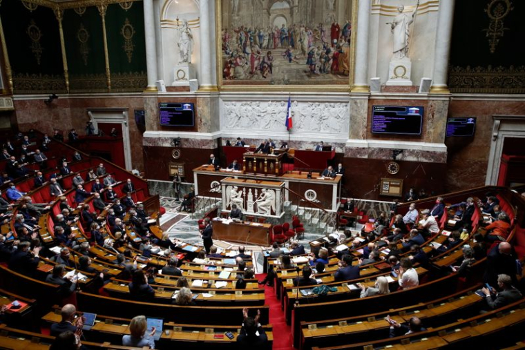 FEU VERT DES DÉPUTÉS À UNE RÉFÉRENCE AU CLIMAT DANS LA CONSTITUTION