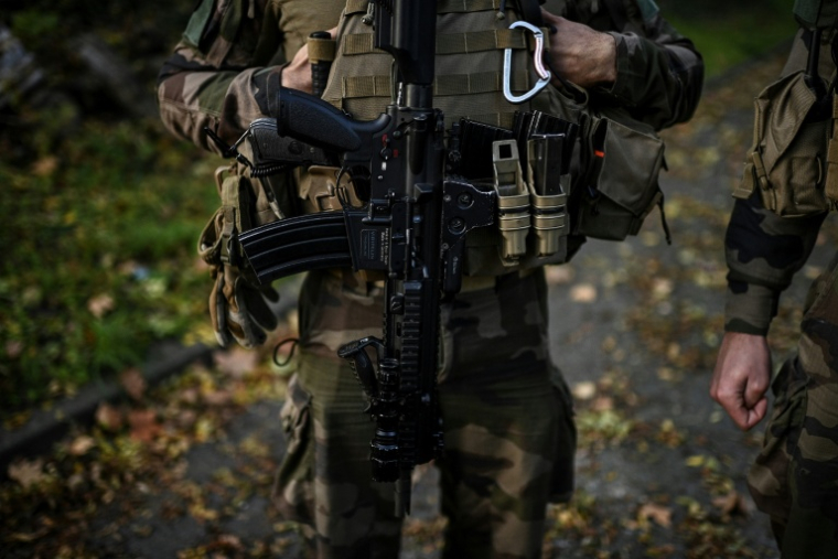 Le service militaire volontaire, appelé service national, a été lancé en novembre 2025 par Emmanuel Macron  ( AFP / Christophe ARCHAMBAULT )