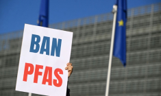 Une manifestation contre les PFAS, le 5 mars 2026 à Bruxelles ( AFP / Nicolas TUCAT )