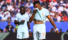 Kylian Mbappé sort touché à la cheville contre le Maroc