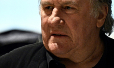Gérard Depardieu le 27 mars 2025 au tribunal de Paris ( AFP / JULIEN DE ROSA )