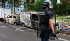 Un policier français à Nanterre, en France