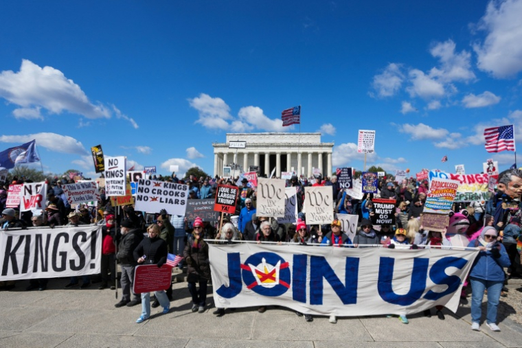 Journée nationale de protestation "No Kings" contre le président américain près du Lincoln Memorial, à Washington, le 28 mars 2026 ( AFP / Ken Cedeno )