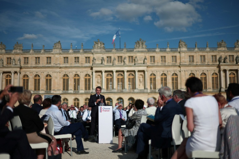 Le président Emmanuel Macron lors du sommet économique "Choose France" destiné à attirer les investisseurs étrangers dans le pays,  le 1er juin 2026 au château de Versailles, dans les Yvelines ( POOL / Gonzalo Fuentes )