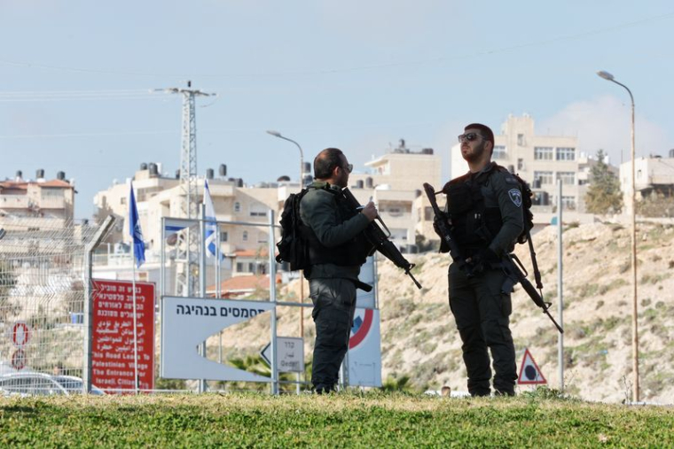 Un agent de la police des frontières israélienne près de la colonie de Ma'ale Adumim, en Cisjordanie occupée par Israël