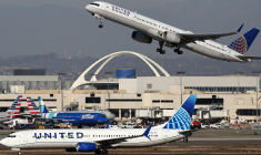 Avions d'United Airlines à l'aéroport international de Los Angeles le 2 décembre 2024 ( GETTY IMAGES NORTH AMERICA/AFP / MARIO TAMA )