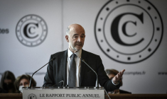 Pierre Moscovici à la Cour des compte le 16 février 2022. ( AFP / STEPHANE DE SAKUTIN )