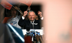 Jean-Michel Aulas tient son premier meeting à Lyon, où il est candidat aux municipales, le 26 septembre 2025 ( AFP / OLIVIER CHASSIGNOLE )